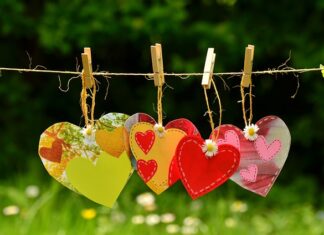 Jak powiesić zdjęcia w sypialni?