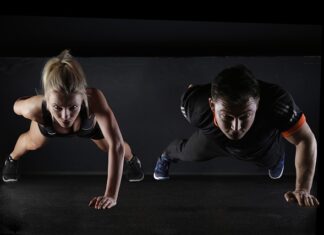 Gdzie jest pompka spryskiwacza skoda fabia?