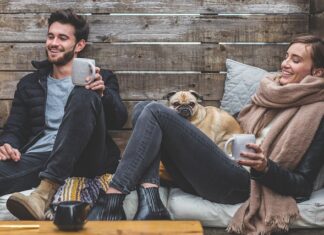 Co na ścianę za kanapą?